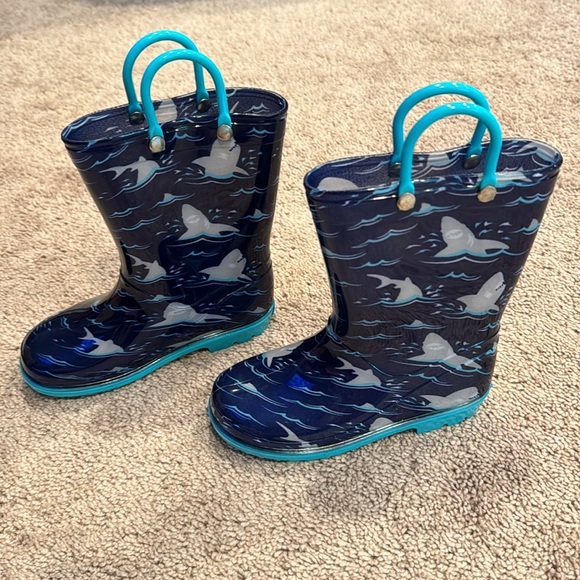 New! Boys Size 11 Shark Rainboots - Picture 2 of 6